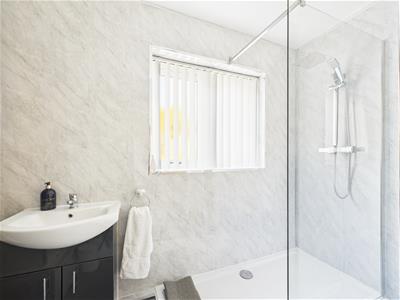 Bathroom/Shower Room